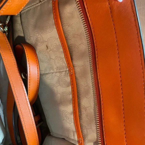 Michael Kors Tangerine Hamilton Satchel with lock and key.🔐 - Picture 4 of 5